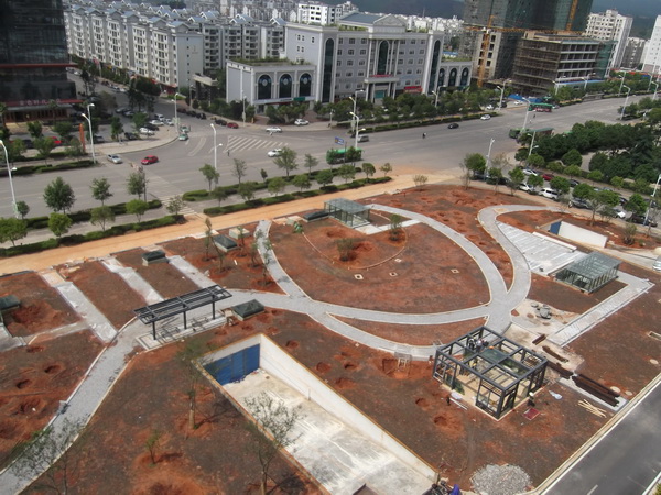 安宁宁湖广场景观绿化工程竣工